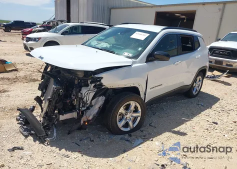 2024 Jeep Compass Latitude 4X4 from USA, damaged, VIN 3C4NJDBN4RT604198